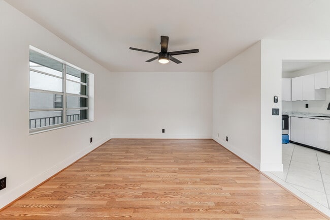 Photo - 560 Capri Ln