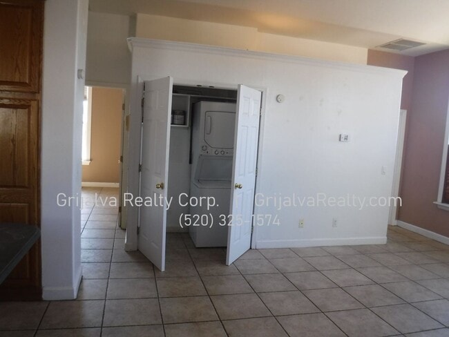 Photo - 1060 E Miles St Unidad 02
