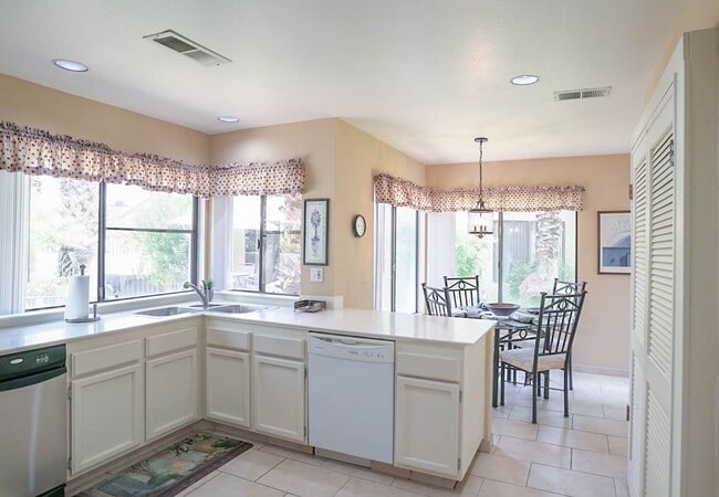 Beautifully Furnished Condo with Mountain ... - Beautifully Furnished Condo with Mountain ...
