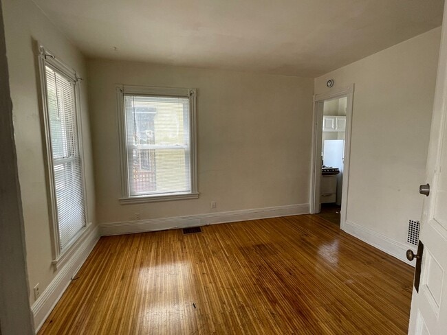 Photo - 385 Meigs St Unit 1