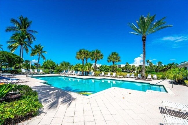 Photo - 5750 NE Island Cove Way Unidad 3203
