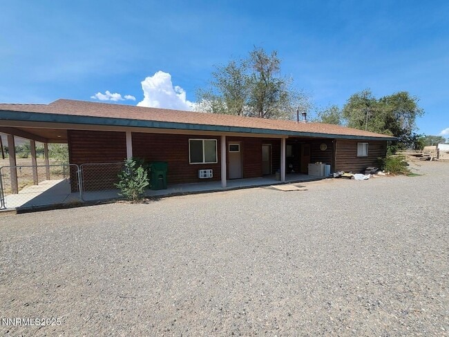 Building Photo - 880 Truckee Ln