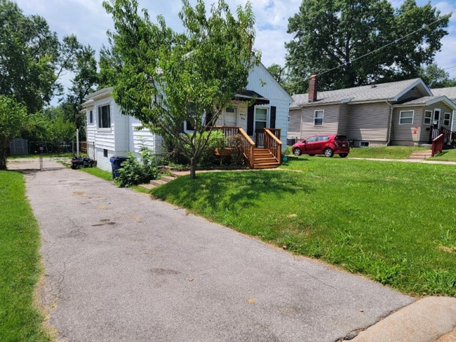 Photo - 8620 Moran Pl