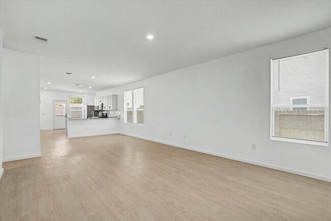 Photo - 511 Louis Ln