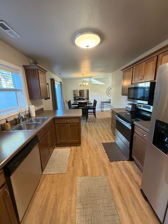 Photo - 908 Midway Ln