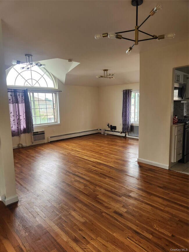 116-23 196th St Unidad 2nd Floor