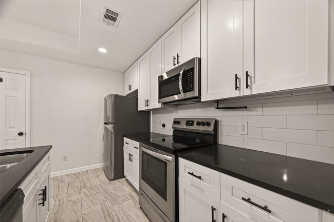 Photo - 4302 Hirsch Rd