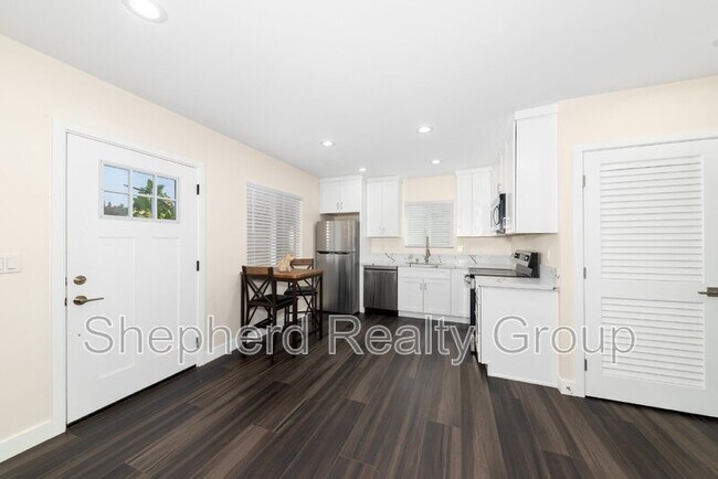 Photo - 130 N Lark Ellen Ave