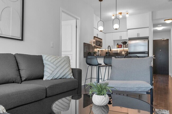 Photo - 18 Yonge St Unit SI ID1403751P