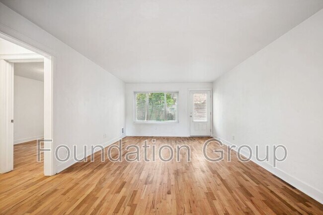 Photo - 118 12th Ave E