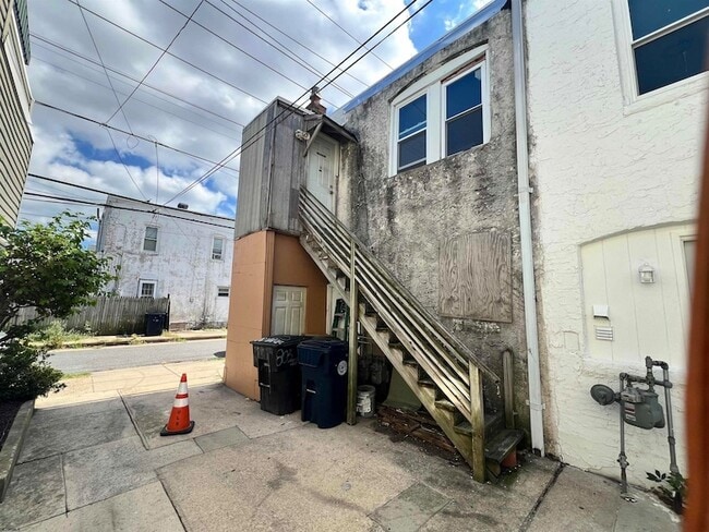 Photo - 801 N Indiana Ave