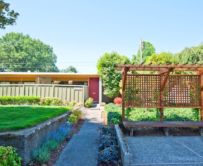 Photo - King Plaza Apartments