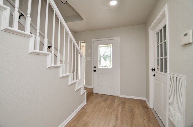Photo - 9903 Bromel Station St