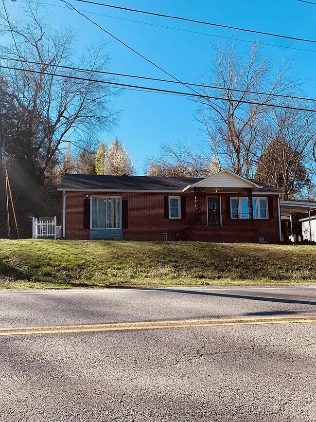 Photo - 274 Main St N House