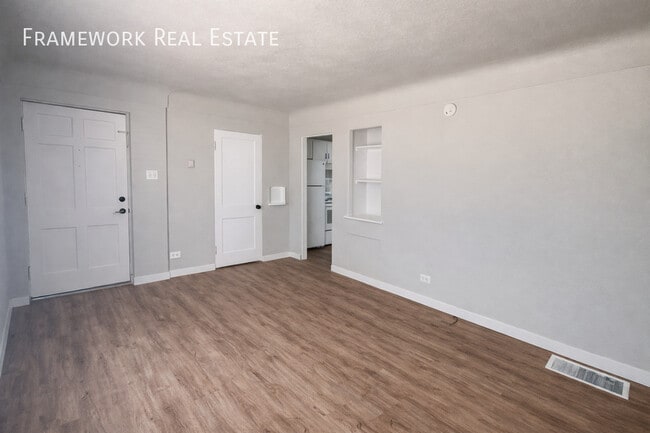 Building Photo - 1468 Ivanhoe St