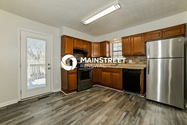Photo - 3 Bedroom Pet-Friendly Home in KNOXVILLE, TN with Main Street Renewal