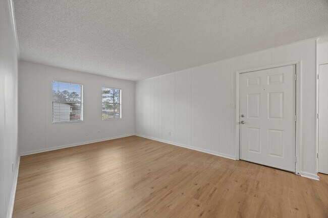 Photo - Welcome to Ravenwood Drive!