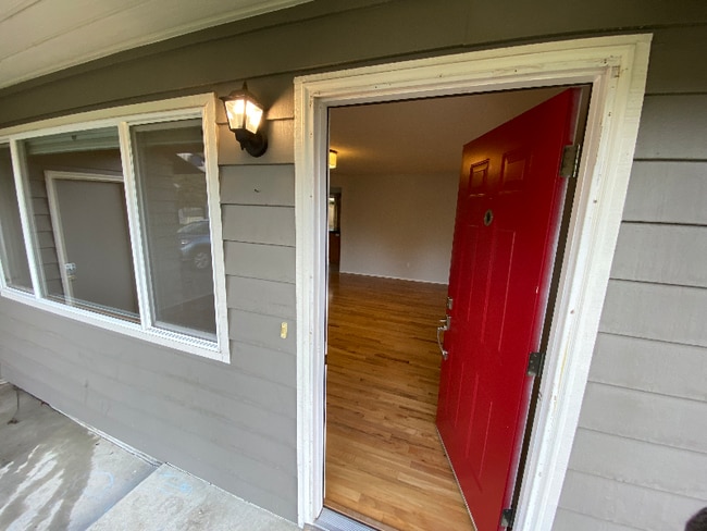 Photo - 10375 SW Johnson St