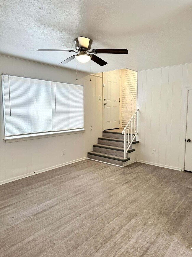 Photo - 1303 65th St