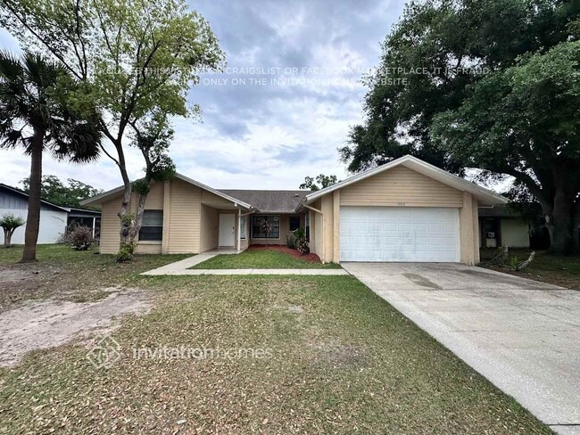 Building Photo - 1726 Lk Crst Ave