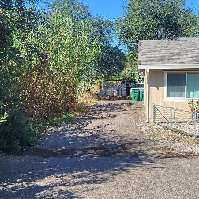 Photo - 2120 Rosamond St Unit 3