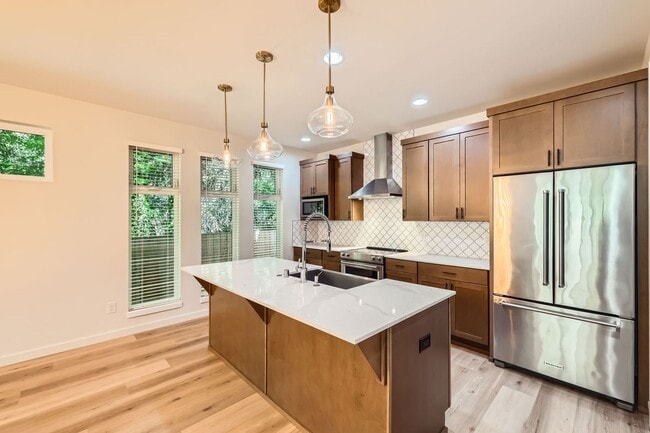 Newly Remodeled 3Bed/3Bath Home in the Hea... - Newly Remodeled 3Bed/3Bath Home in the Hea...