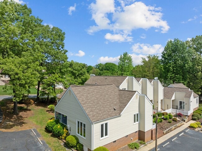 Photo - 325 Eastwood Dr