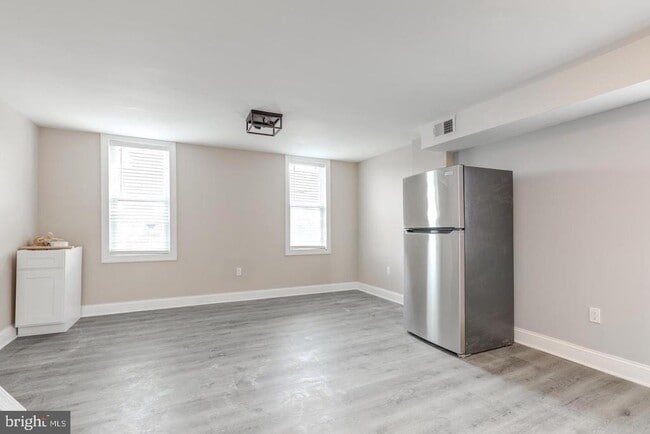 Photo - 608 E 9th St