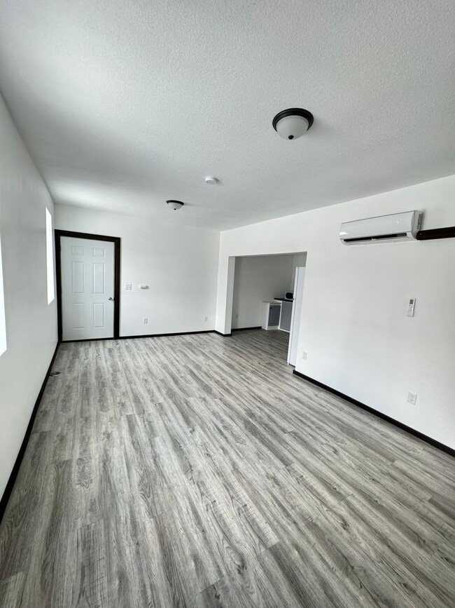 Photo - 108 W Washington St
