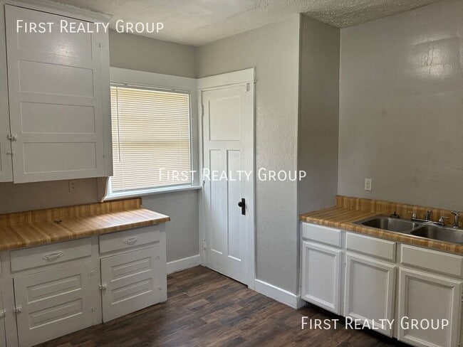 Photo - 222 S Findlay St