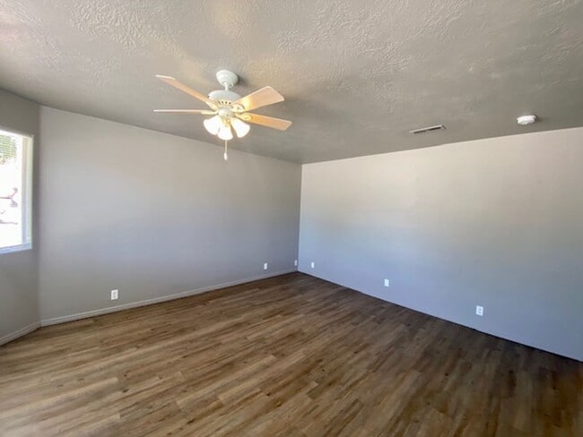 Photo - DARLING PROPERTY FOR RENT IN LAVERKIN!