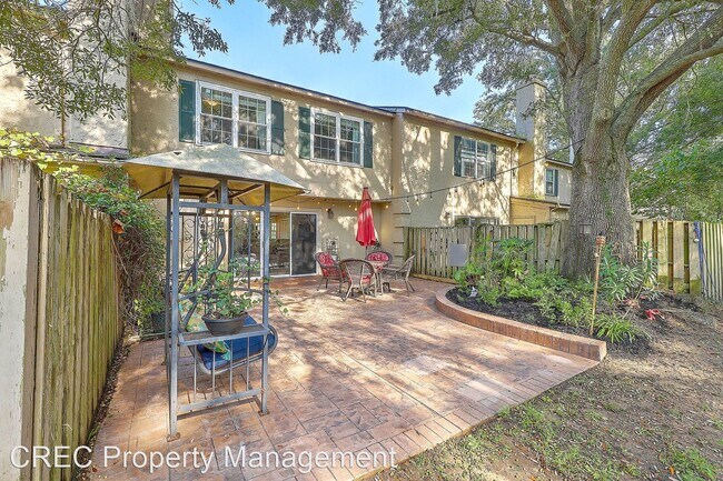 3 br, 2.5 bath House - 2067 Emerald Terrace - 3 br, 2.5 bath House - 2067 Emerald Terrace
