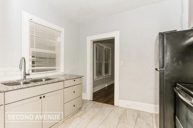 Photo - 1417 W 6th St