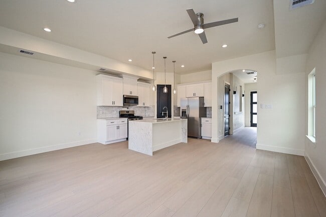 Photo - 3839 Noah St