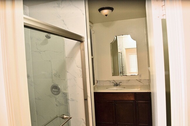 Photo - ??Newly Remodeled 2 Bed / 1 Bath Apartment... Unit 1190