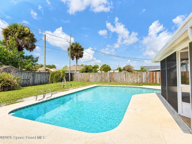 Photo - 662 Castaways St NE