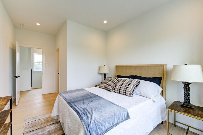 Photo - 2310 Reinerman St