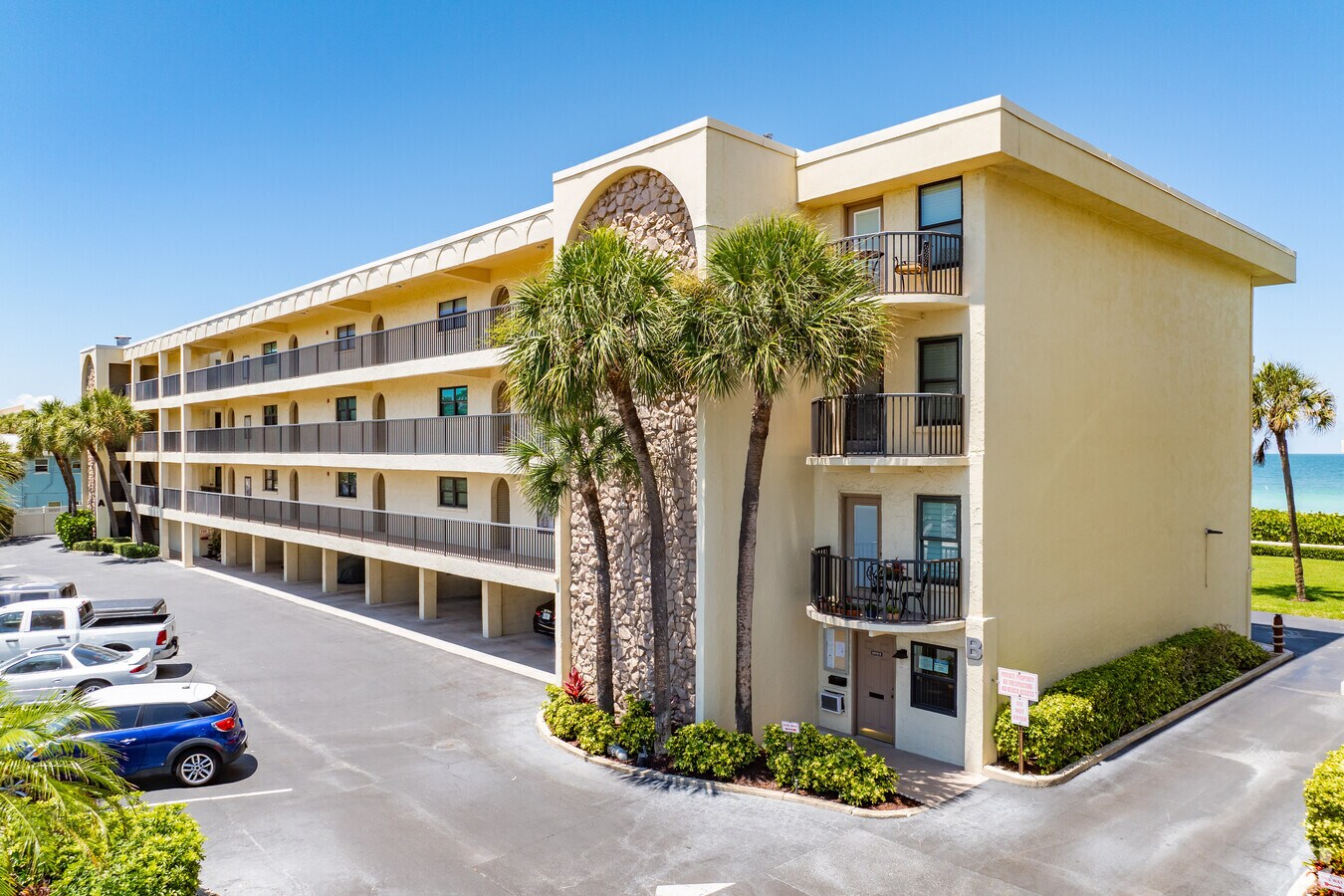3500 Gulf Blvd Belleair Beach, FL - Montmartre Condominiums