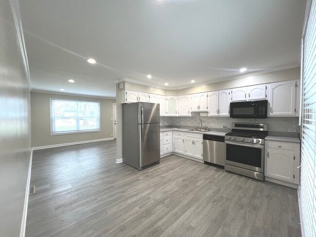 Photo - 206 Raupp Blvd