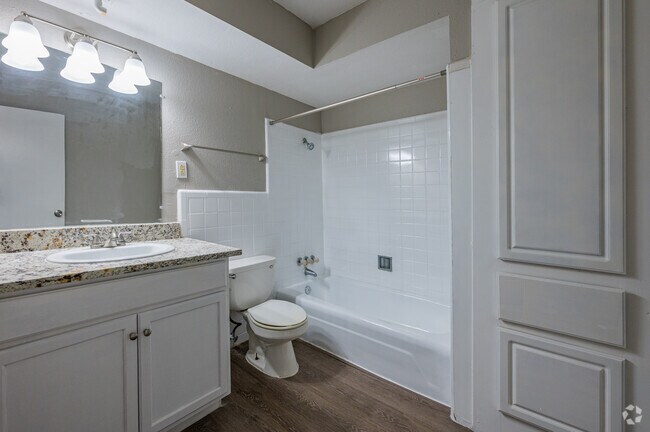 1BR, 1BA - 600SF