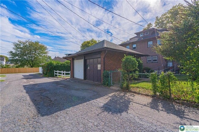 Photo - 1030 N New St