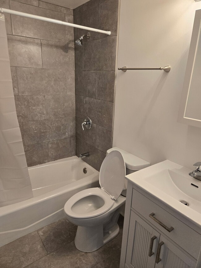 Bathroom - 504 Schroeder Ave Unit #1