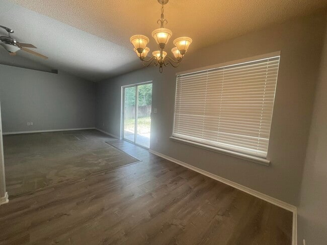 Photo - 212 Lustan Dr