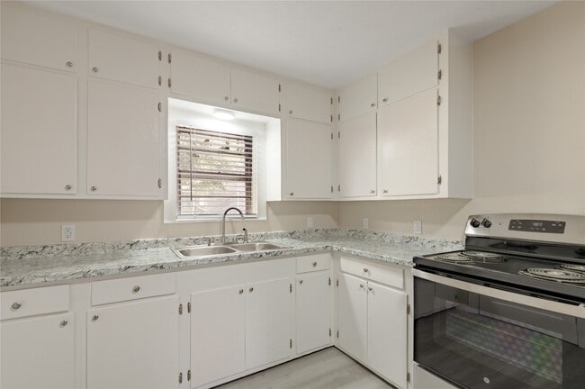 Photo - 1107 W Dogwood St
