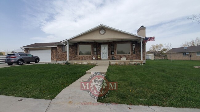 2 BD 2 BA House 2 Car Garage - 2 BD 2 BA House 2 Car Garage