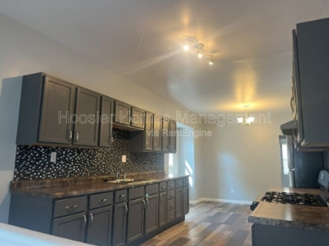Photo - 117 W 36th St