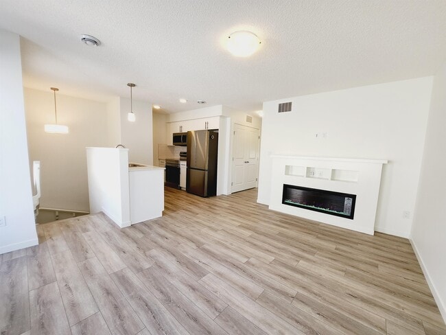 Photo - 1530 Tamarack Blvd NW