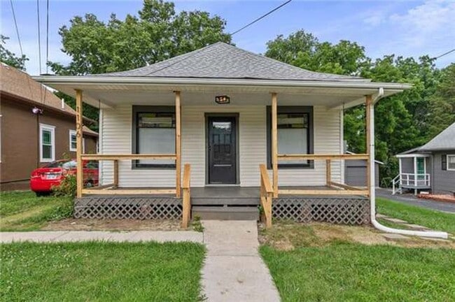 Building Photo - Coming Soon | Charming 3 Bed, 3 Bath Bungalow in Independence!