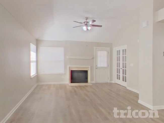Photo - 136 Westport Dr