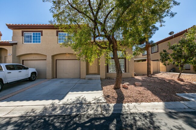 Stylish 2-Bedroom Townhome in Henderson! - Stylish 2-Bedroom Townhome in Henderson!